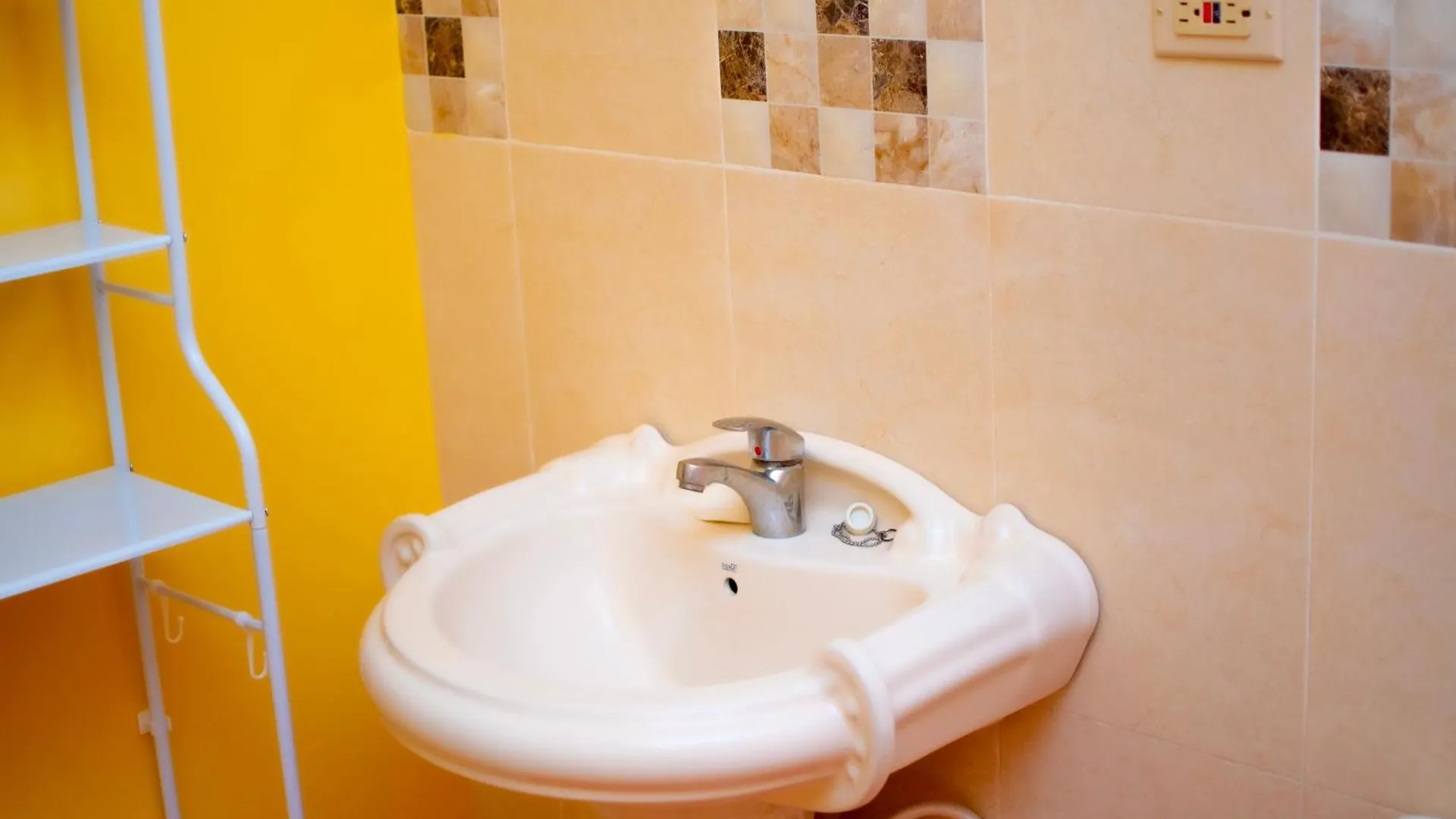 Comfortable 1 Bedroom With Bath Santa Cruz 0*,  Jamaica