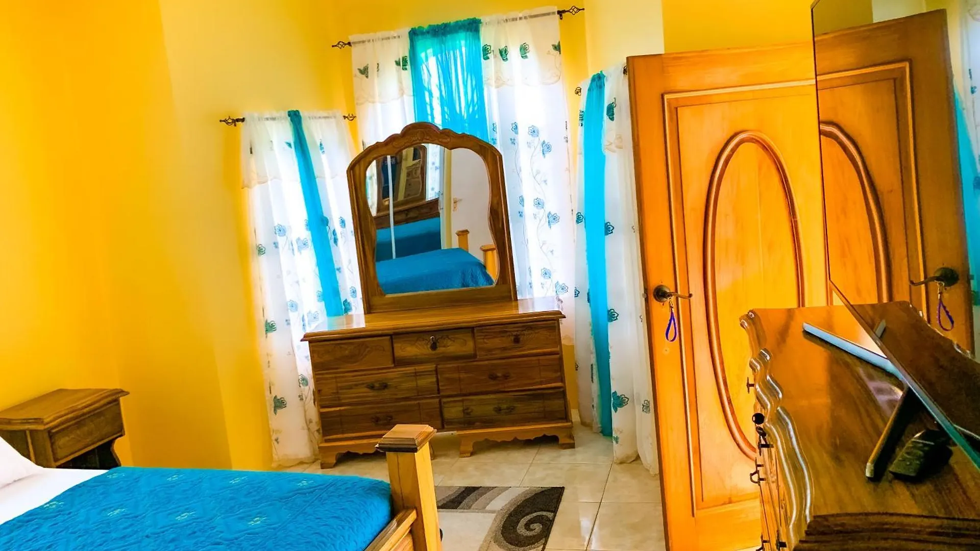 Comfortable 1 Bedroom With Bath Santa Cruz 자메이카